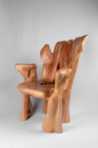 Veles, Chainsaw-Carved Sculptural Chair – Flowing Form in Solid Wood, gallery view 5