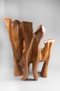 Veles, Chainsaw-Carved Sculptural Chair – Flowing Form in Solid Wood, gallery view 9