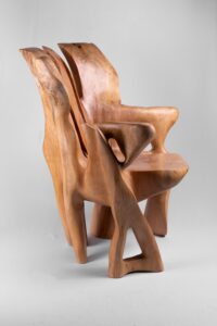 Veles, Chainsaw-Carved Sculptural Chair – Flowing Form in Solid Wood, gallery view 11