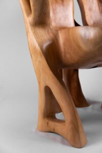 Veles, Chainsaw-Carved Sculptural Chair – Flowing Form in Solid Wood, gallery view 13